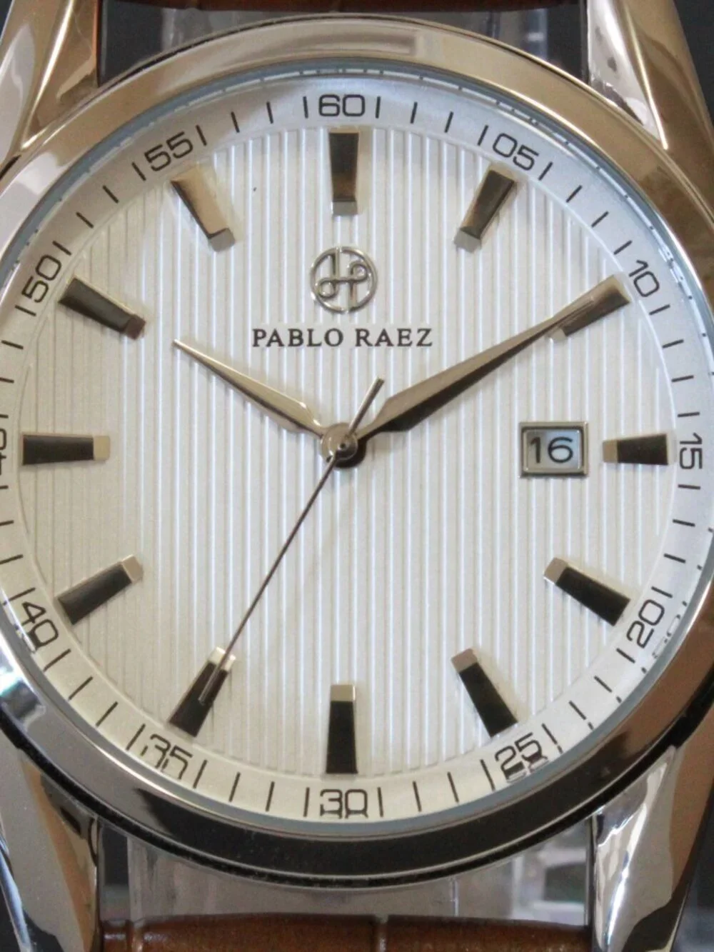 Men's Contemporary Dress Textured Dial Raised Indices Date Complication 41mm - Picture 8 of 10